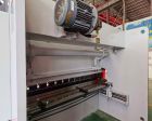 Листогибочный гидравлический пресс MetalTec HBM 160/3200M с контроллером E22 и инвертором заднего упора фото 2